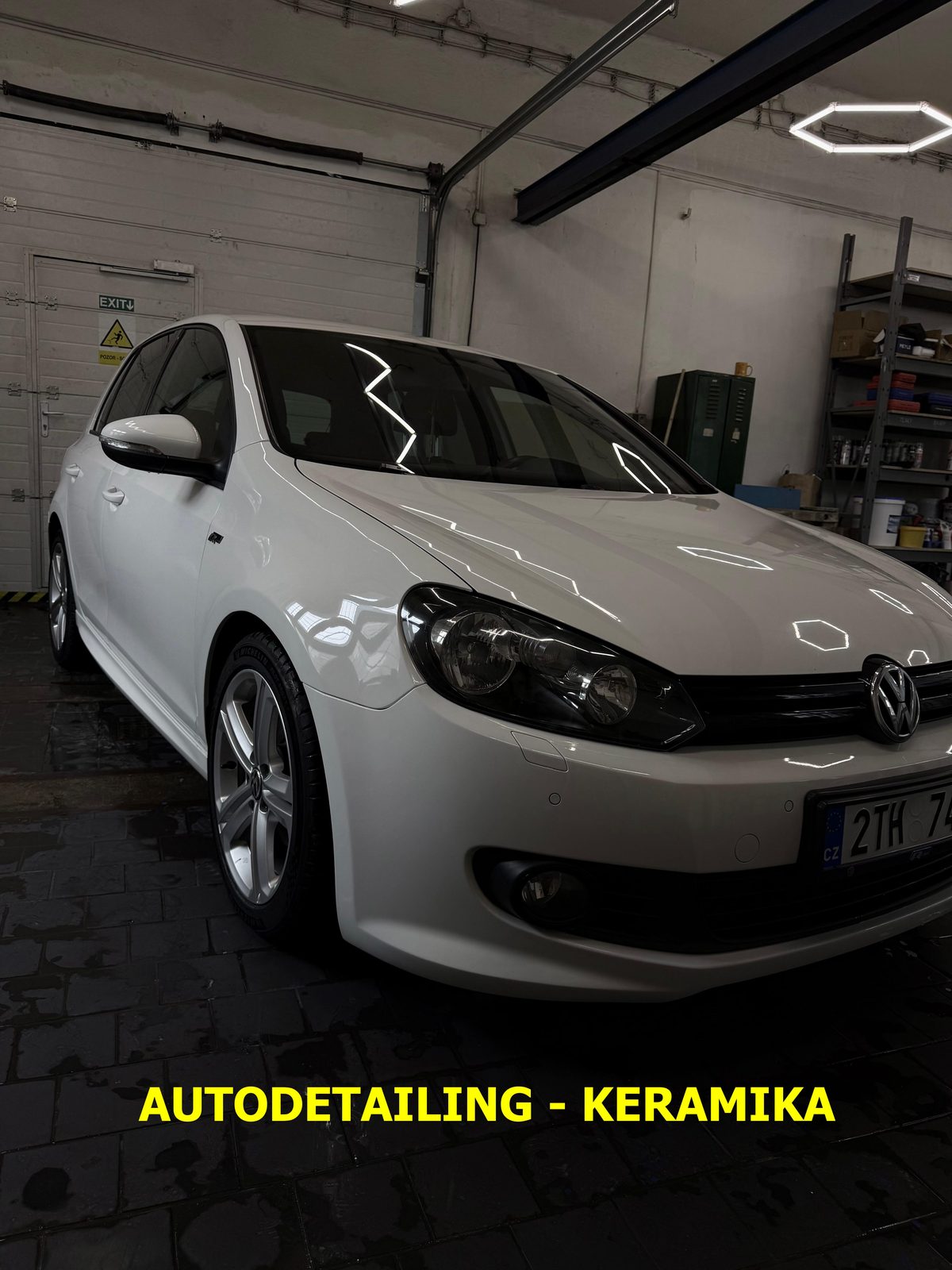 Autodetailing - nanesení keramické ochrany na VW Golf